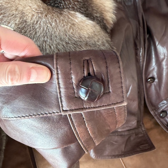 Vintage Luxurious Fur Collar Coat - Picture 6 of 11